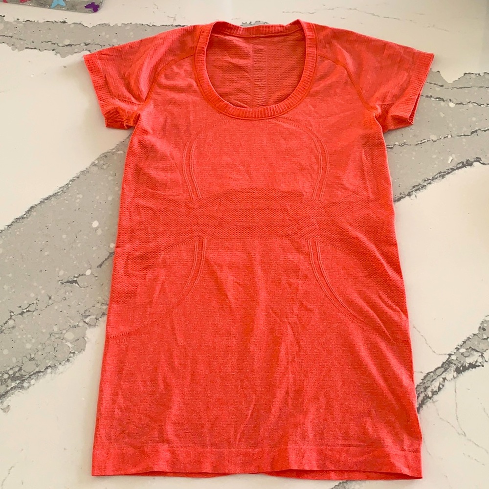 Lululemon Womens Swiftly Tech short sleeve- size 8 in a coral color